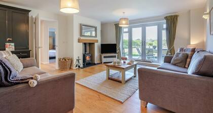 3 Bed in Staplecross (oc-rh1162)