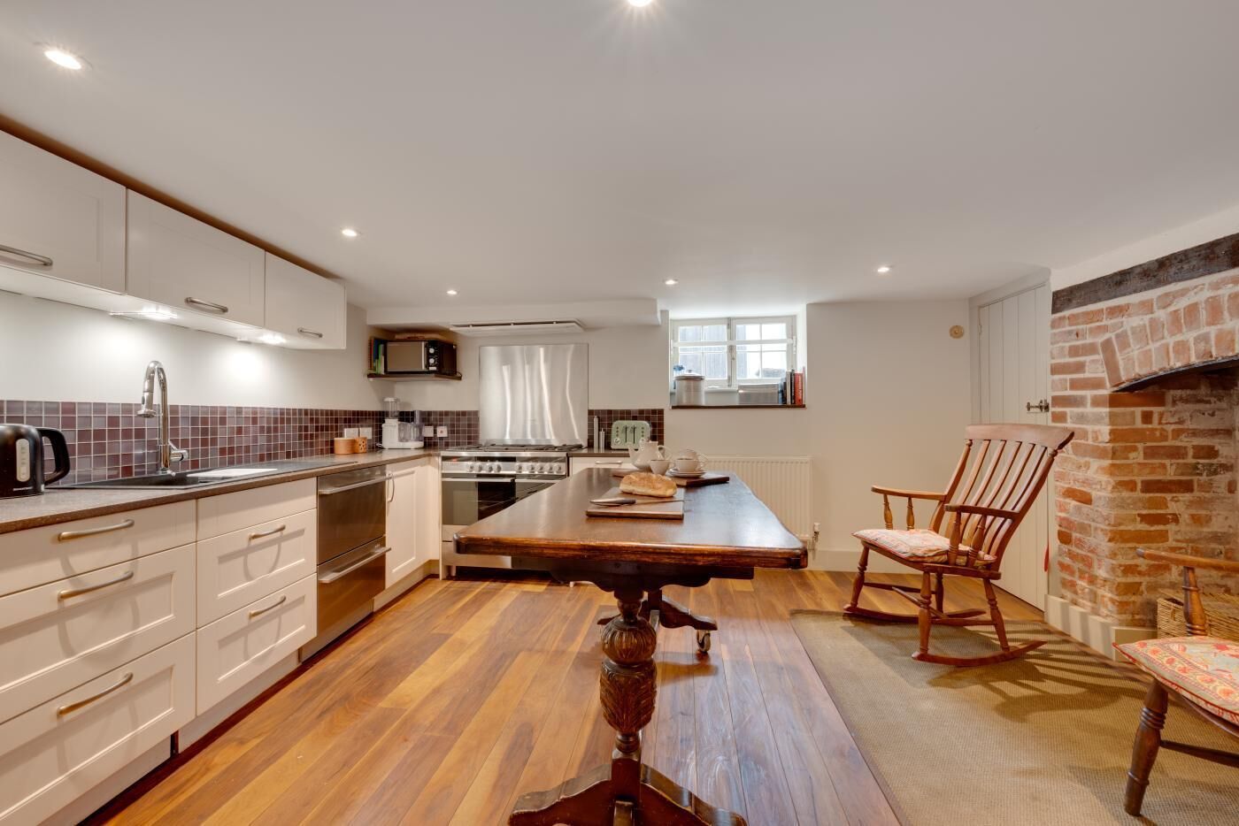 Mikrowelle, Ofen, Geschirrspüler, Kochgeschirr/Geschirr/Besteck