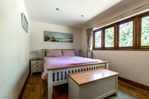 アイロン / アイロン台、WiFi (無料)、ベッドシーツ