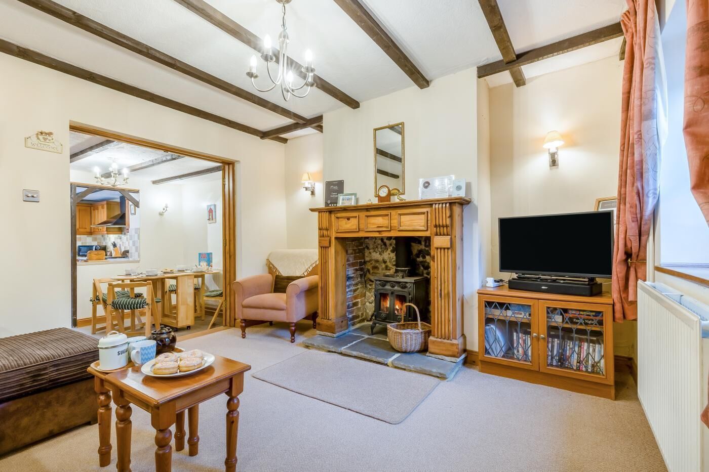 Télévision, cheminée