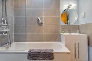 Towels - 2 Bed in Fakenham (oc-1375) (Great Ryburgh)