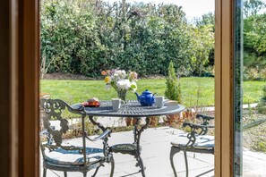 Outdoor dining - 2 Bed in Stelling Minnis (oc-ek716) (Lyminge)