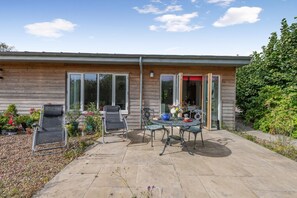 A house with a patio, a table with chairs, and a garden. - 2 Bed in Stelling Minnis (oc-ek716) (Lyminge)