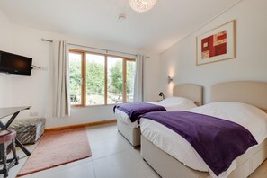 Iron/ironing board, travel cot, free WiFi, bed sheets - 2 Bed in Stelling Minnis (oc-ek715) (Lyminge)