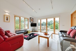 TV - 2 Bed in Stelling Minnis (oc-ek715) (Lyminge)