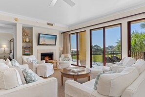 Smart TV, DVD player - Amazing Condo on the Beach on 30A! (Santa Rosa Beach)