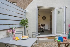 Outdoor dining - 2 Bed in Amble (oc-l32947) (Amble)