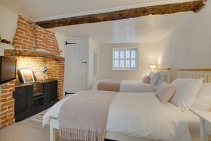 Silitysrauta/-lauta, ilmainen Wi-Fi, vuodevaatteet