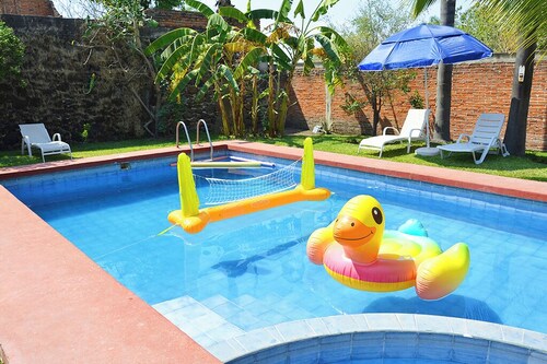 House with Private Pool 10 minutes from Six Flags