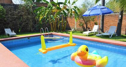 House with Private Pool 10 minutes from Six Flags