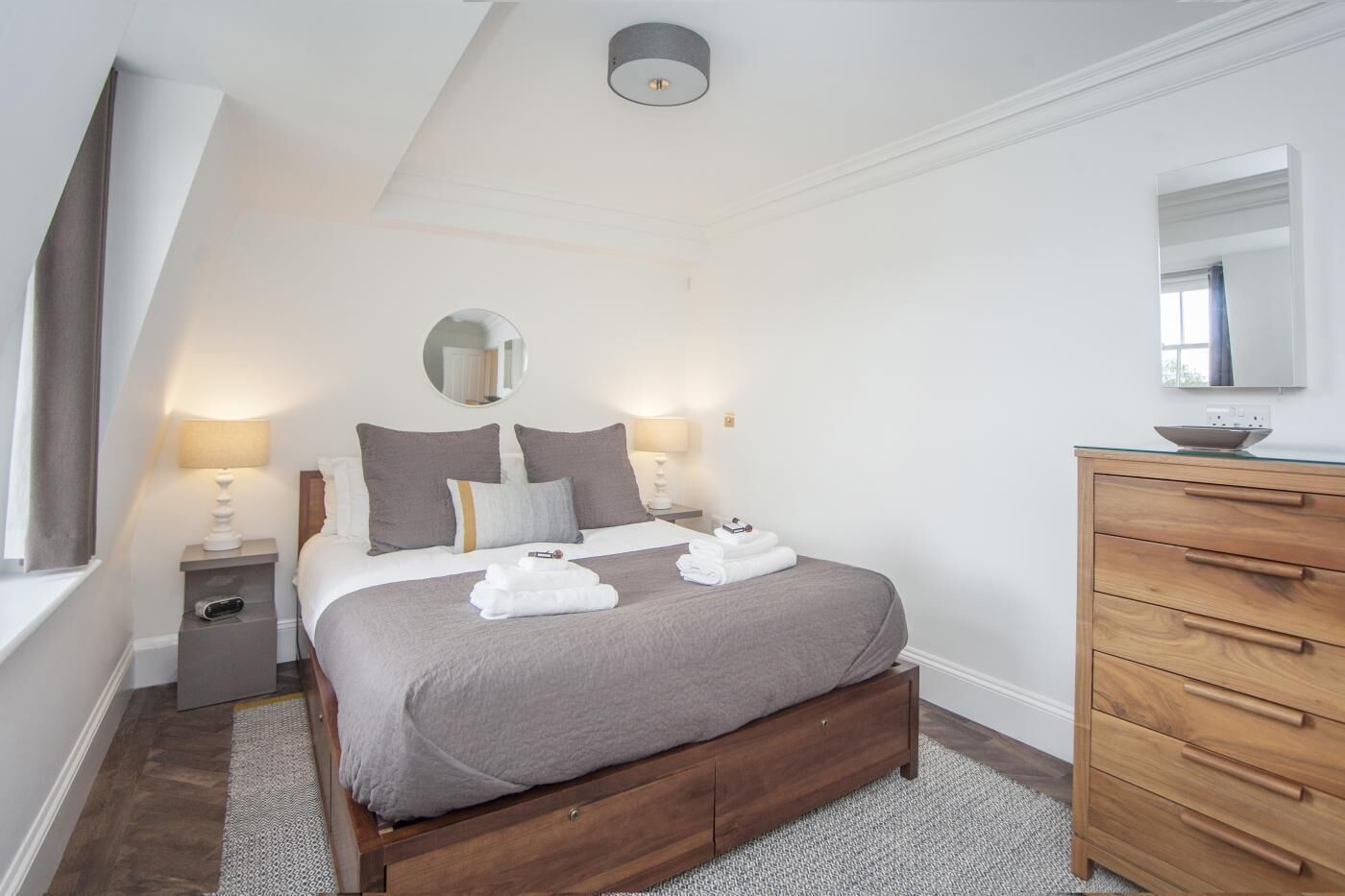 Iron/ironing board, free WiFi, bed sheets