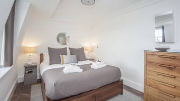 Iron/ironing board, free WiFi, bed sheets