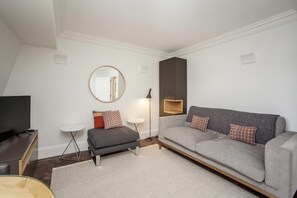 TV - 2 Bed in Bath (oc-bhr28) (Bath)