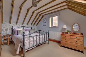 Iron/ironing board, free WiFi, bed sheets - 2 Bed in Field Dalling (oc-1643) (Field Dalling)
