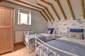 Iron/ironing board, free WiFi, bed sheets - 2 Bed in Field Dalling (oc-1643) (Field Dalling)
