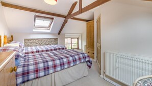 Unclassified image, 2 of 17, button - 2 Bed in Field Dalling (oc-421) (Field Dalling)