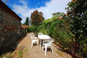 Outdoor dining - 2 Bed in Field Dalling (oc-421) (Field Dalling)