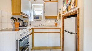 Unclassified image, 4 of 17, button - 2 Bed in Field Dalling (oc-421) (Field Dalling)