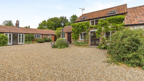 Unclassified image, 1 of 17, button - 2 Bed in Field Dalling (oc-421) (Field Dalling)