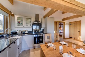 Microwave, oven, dishwasher, cookware/dishes/utensils - 2 Bed in Tenterden (oc-tn606) (Stone in Oxney)