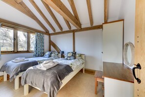 Iron/ironing board, free WiFi, bed sheets - 2 Bed in Tenterden (oc-tn606) (Stone in Oxney)