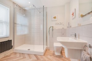 Hair dryer, towels - 3 Bed in Wells-next-the-Sea (oc-1116) (Wells-next-the-Sea)