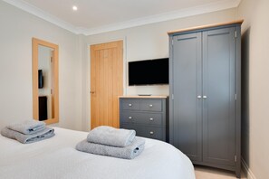 3 bedrooms, iron/ironing board, free WiFi, bed sheets - 3 Bed in Wells-next-the-Sea (oc-1116) (Wells-next-the-Sea)