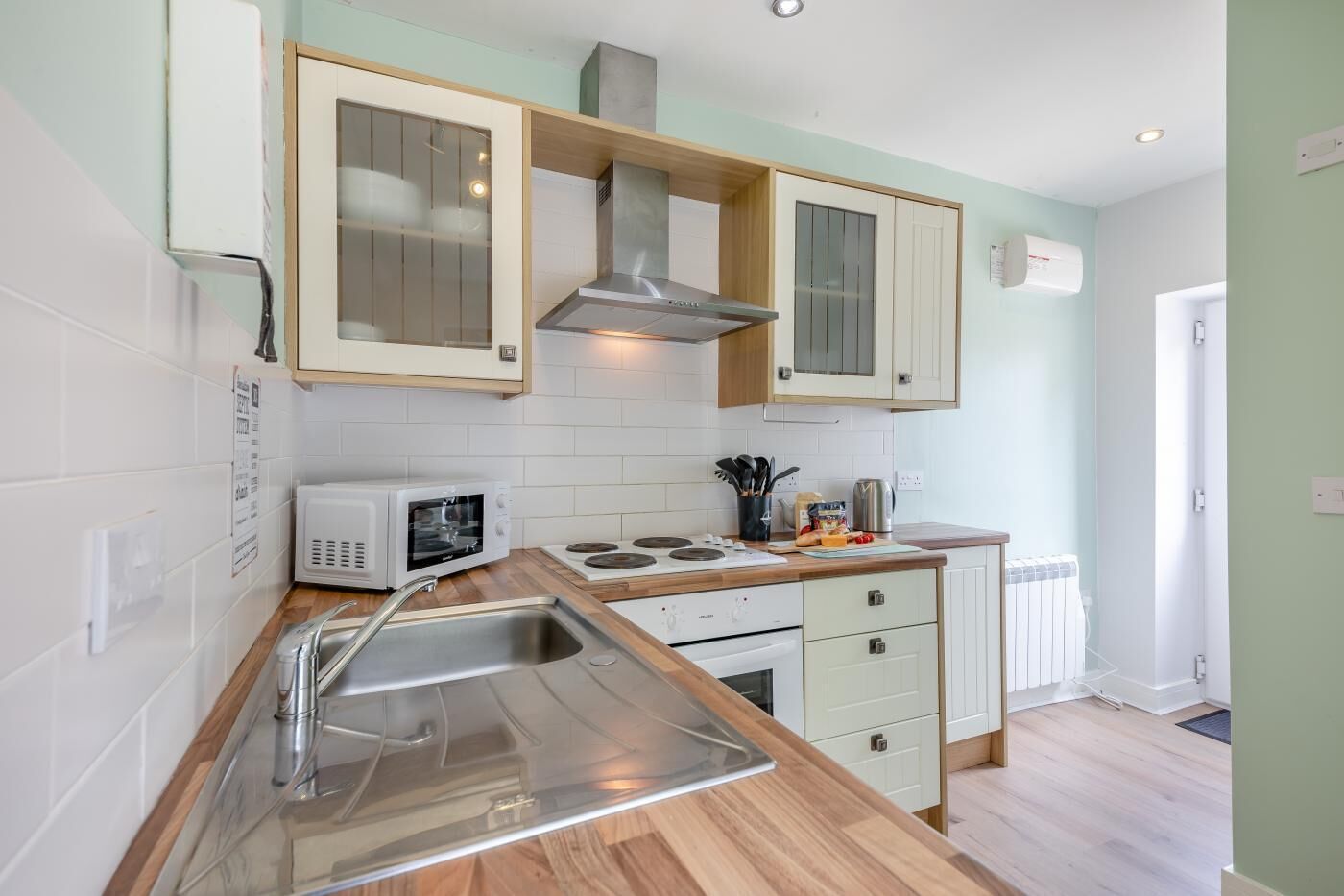 Mikrowelle, Ofen, Kochgeschirr/Geschirr/Besteck