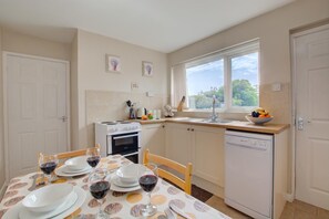 Microwave, oven, dishwasher, high chair - 2 Bed in Burnham Market (oc-652) (Burnham Market)