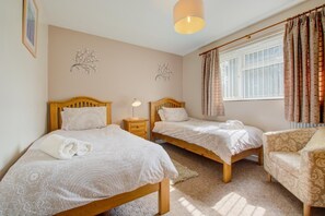 Iron/ironing board, travel cot, free WiFi, bed sheets - 2 Bed in Burnham Market (oc-652) (Burnham Market)