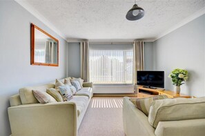 TV - 2 Bed in Wells-next-the-Sea (oc-1655) (Wells-next-the-Sea)