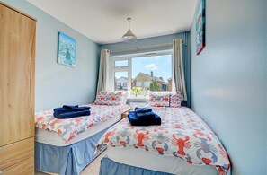Iron/ironing board, free WiFi, bed sheets - 2 Bed in Wells-next-the-Sea (oc-1655) (Wells-next-the-Sea)