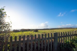 Property grounds - 3 Bed in Fairlight (oc-rh1077) (Hastings)