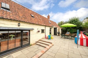 Outdoor dining - 2 Bed in Colkirk (oc-1397) (Colkirk)