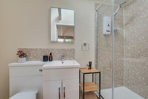 Hair dryer, towels - 1 Bed in Fairwarp (oc-sx946) (Fairwarp)