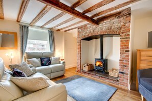 TV, fireplace - 3 Bed in Wells-next-the-Sea (oc-683) (Wells-next-the-Sea)