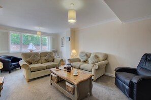TV - 4 Bed in Wells-next-the-Sea (oc-1309) (Wells-next-the-Sea)