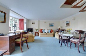 TV - 2 Bed in Tunbridge Wells (oc-tw626) (Tunbridge Wells)