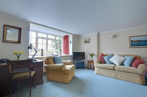 TV - 2 Bed in Tunbridge Wells (oc-tw626) (Tunbridge Wells)