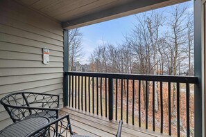 Property grounds - Luxury Winterplace Condo Steps from the Lifts (Ludlow)