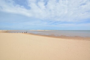 Beach - 2 Bed in Wells-next-the-Sea (oc-1128) (Wells-next-the-Sea)