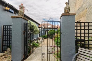 Property grounds - 2 Bed in Wells-next-the-Sea (oc-1128) (Wells-next-the-Sea)