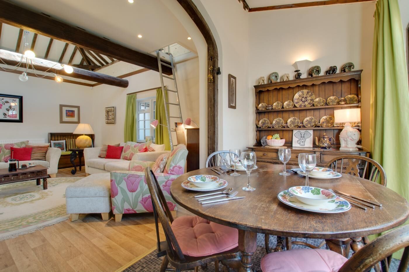 المنشأة من الداخل