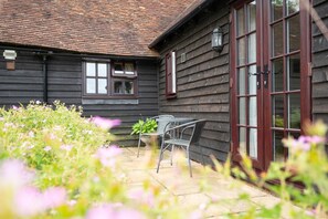 تناول الطعام بالخارج