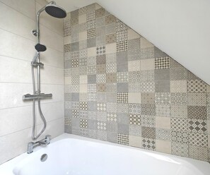 Towels - 3 Bed in Wisbech (oc-p32984) (Welney)