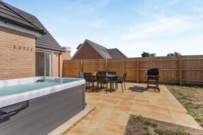 Outdoor dining - 3 Bed in Wisbech (oc-p32984) (Welney)