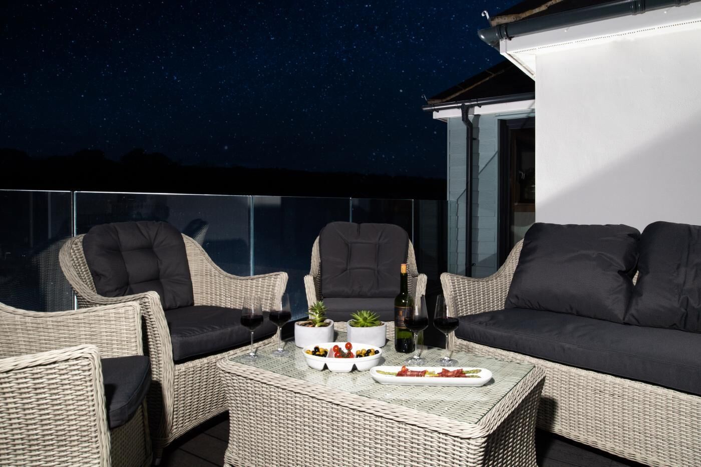 المنطقة المحيطة بالمنشأة