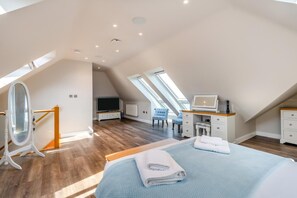 Iron/ironing board, travel cot, free WiFi, bed sheets - 5 Bed in Walmer (oc-do022) (Kingsdown)