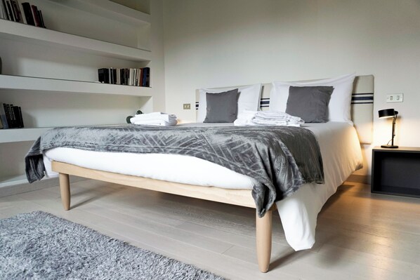 مكواة/لوح كي وواي فاي وملاءات أسرّة