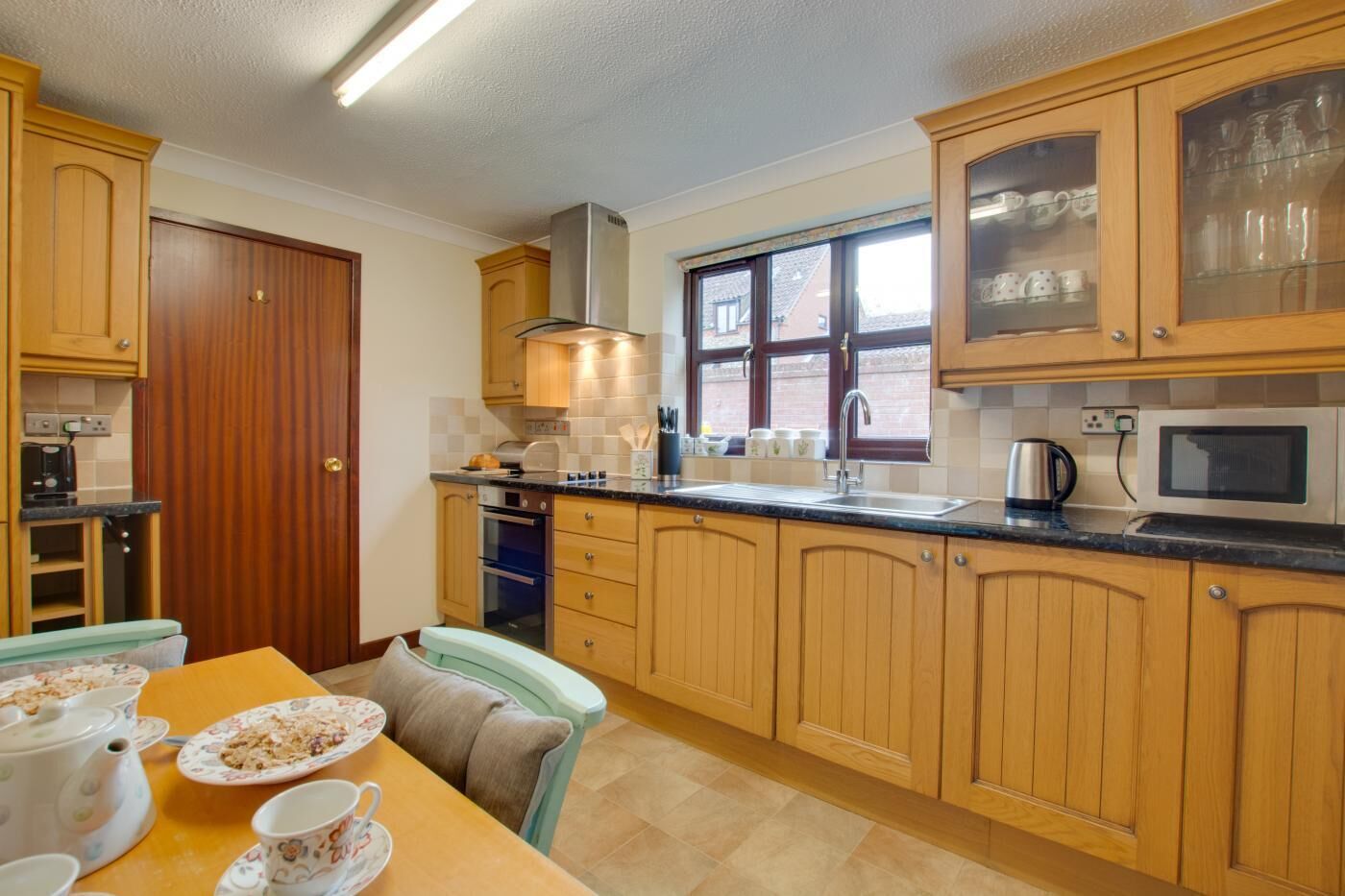 ميكروويف، فرن، غسالة أطباق، مستلزمات طهي/أطباق/أوعية